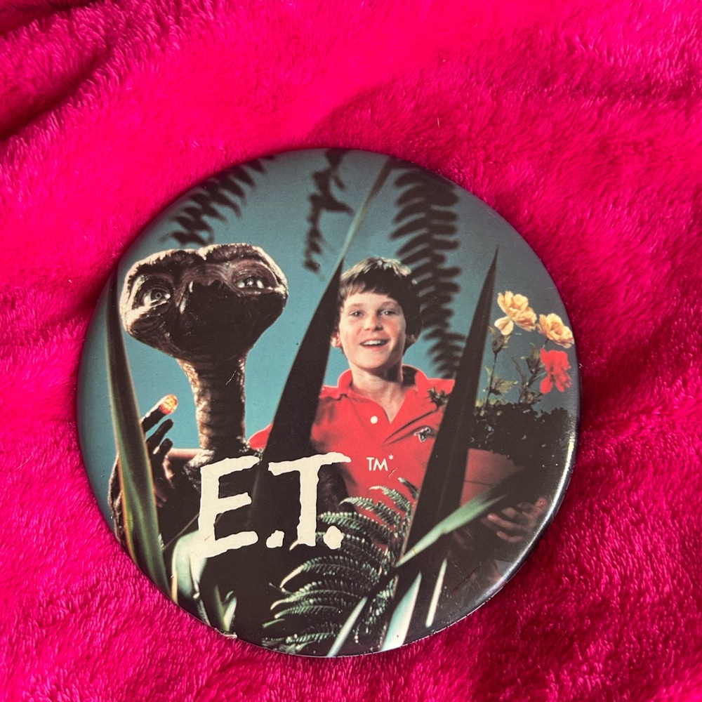 E.T. Themed Reptile Habitat Decor